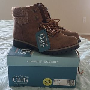 Cliffs by white mountain , Size 8 W ,Tan